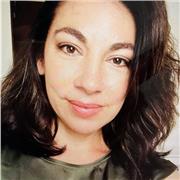 Soy profesional y cercana, tengo experiencia en España y he vivido 10 años en el extranjero, diferentes países. Personas adultas